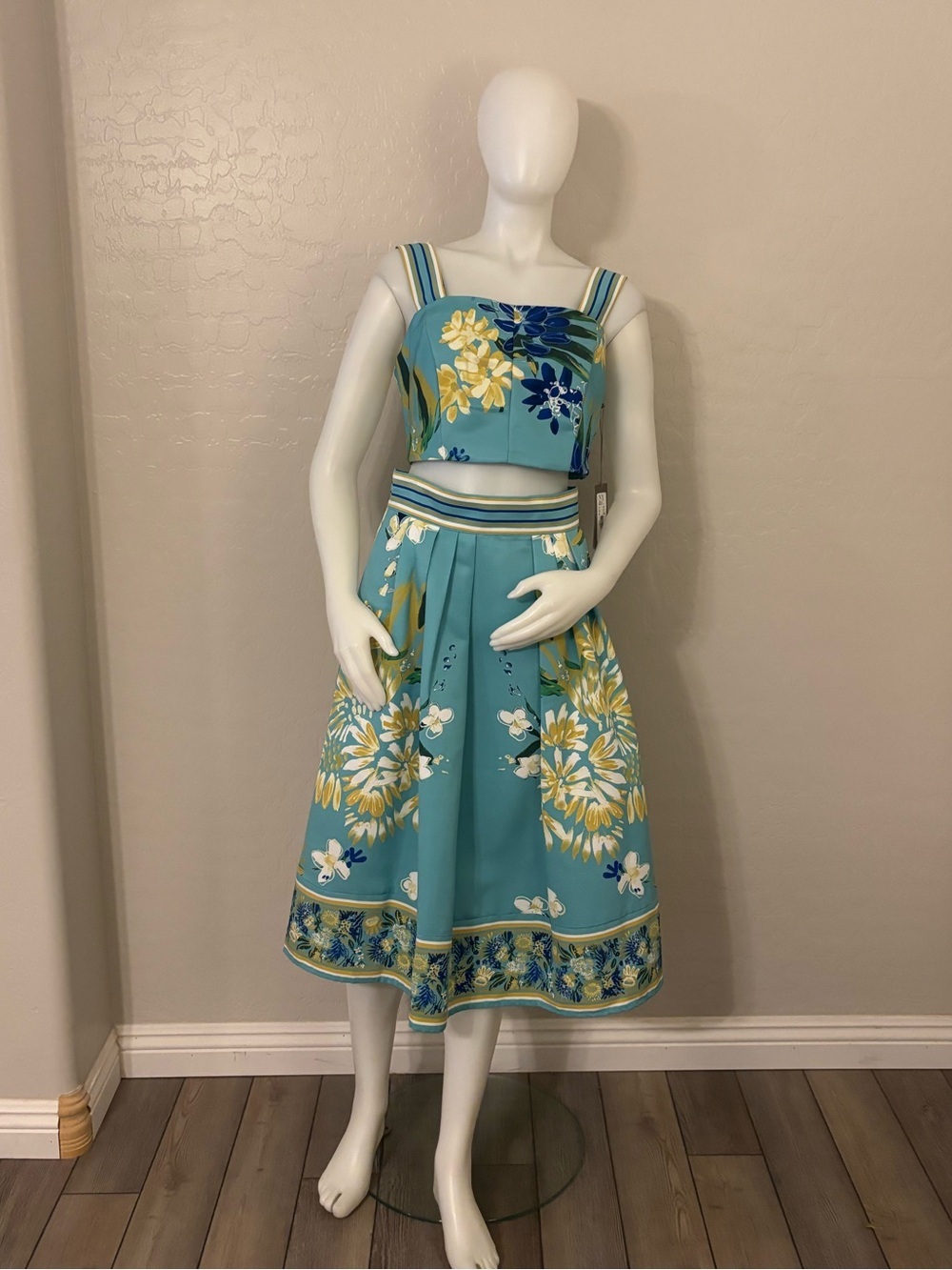 New York & Co X Eva Mendes Silene Crop Top and Skirt Set Size 6 - Picture 2 of 16